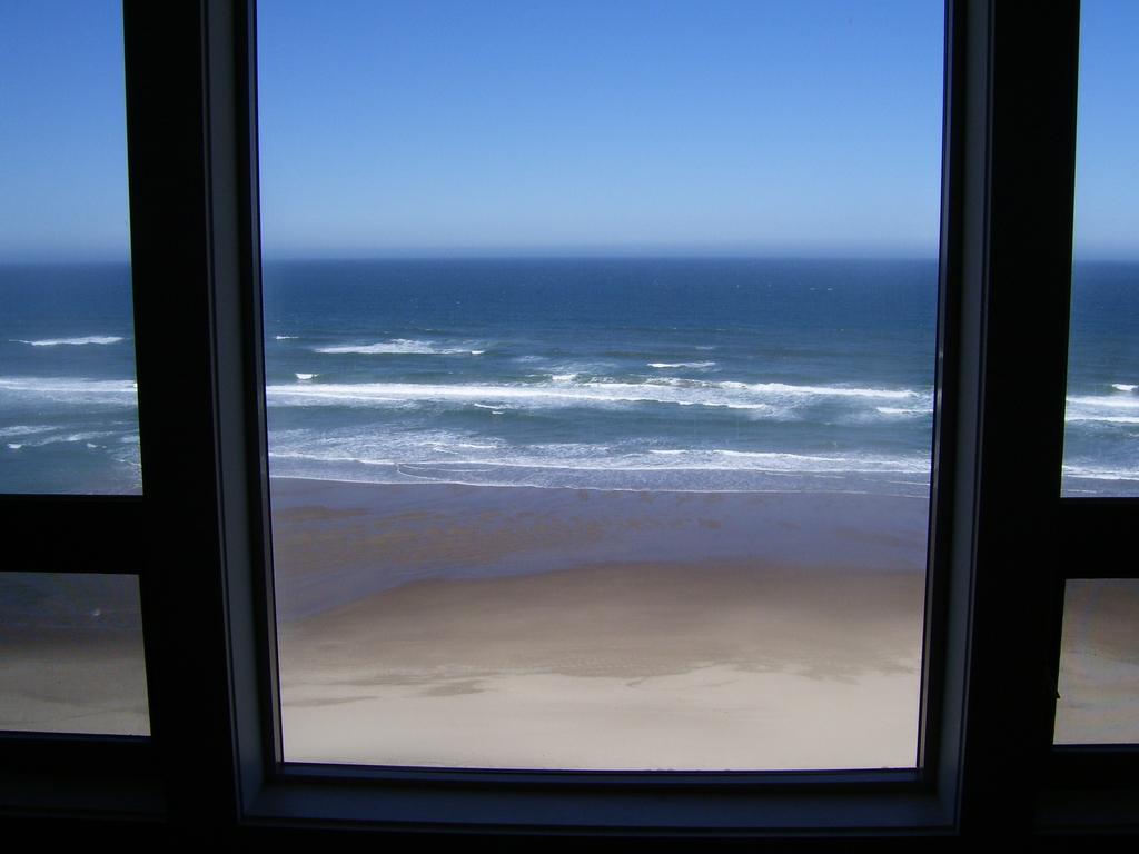 Sea Horse Ocean Front Lodging Villa Lincoln City Room photo