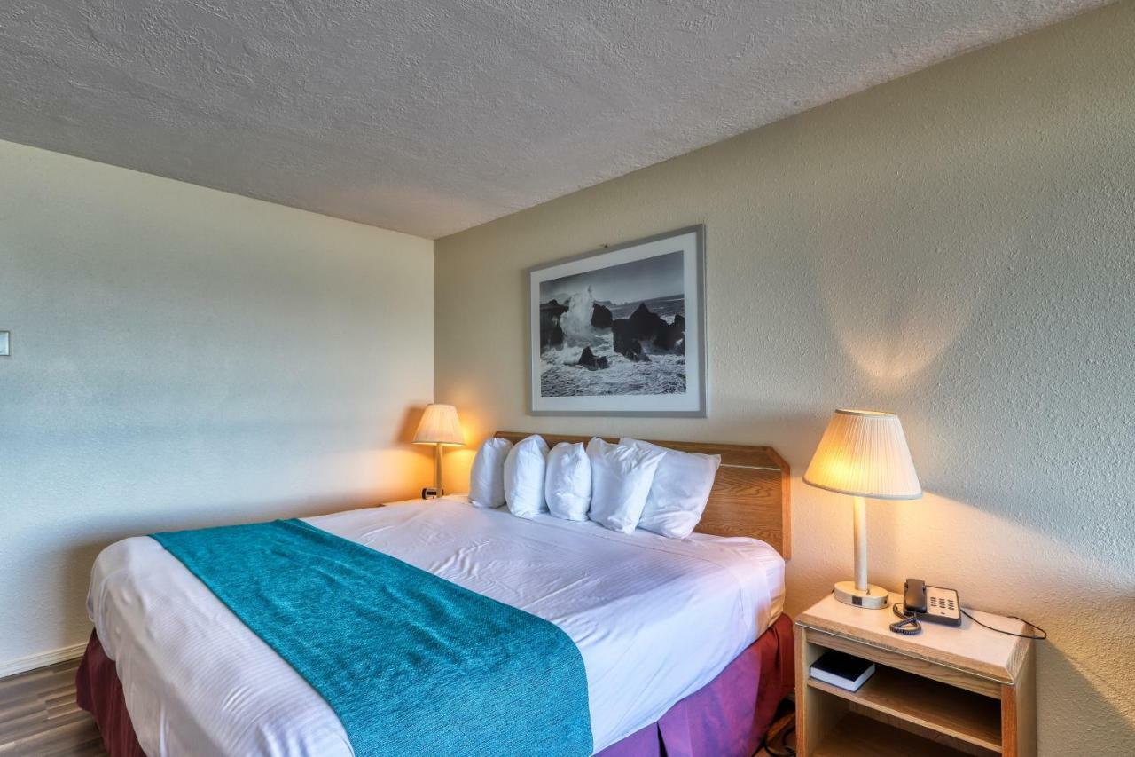 Sea Horse Ocean Front Lodging Lincoln City Room photo