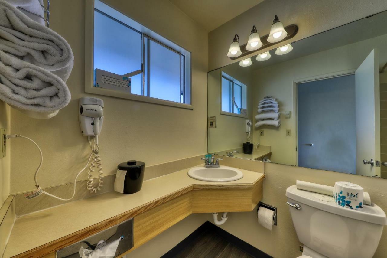 Sea Horse Ocean Front Lodging Lincoln City Room photo