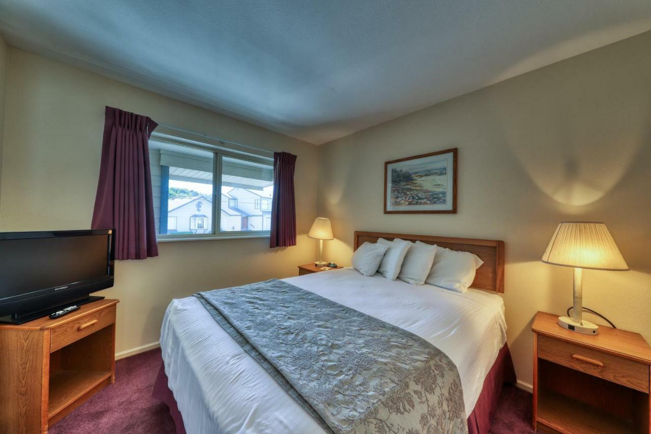 Sea Horse Ocean Front Lodging Lincoln City Room photo