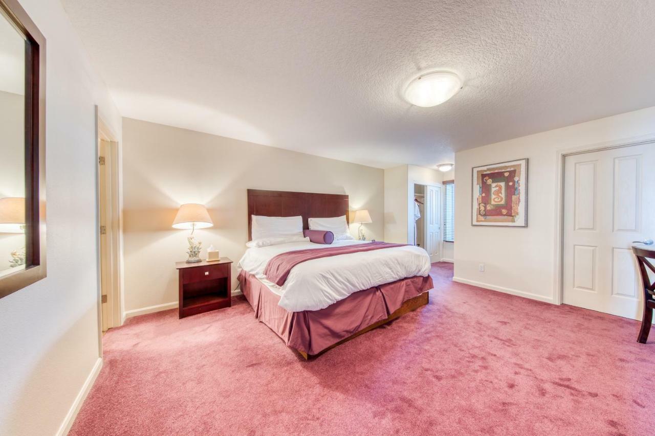 Sea Horse Ocean Front Lodging Lincoln City Room photo